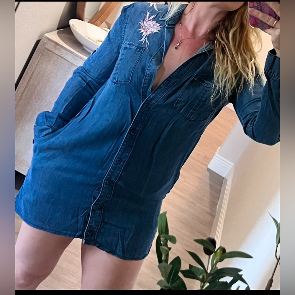 Blue jeans dress 👗 with embroidered flowers on the shoulder size XS